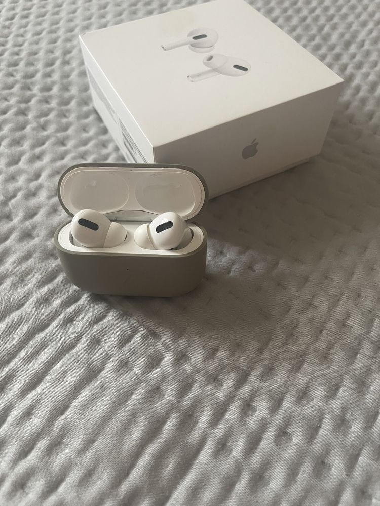 Наушники Apple AirPods Pro