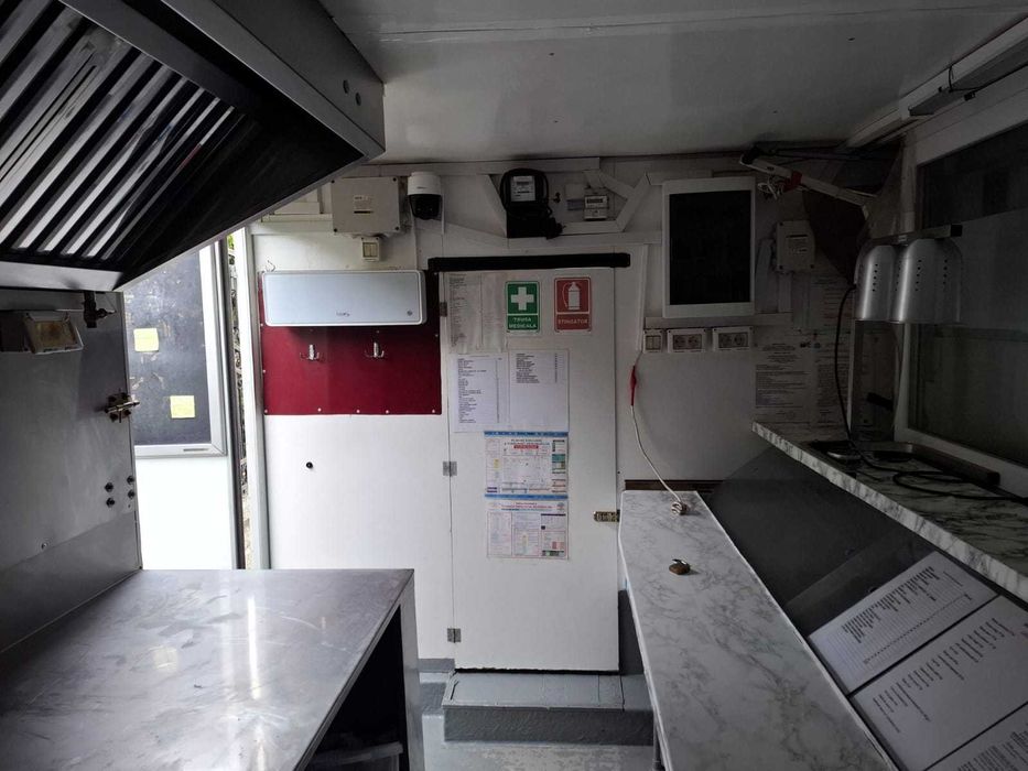 Vand FOOD-TRUCK  Mercedes în stare foarte  bună de funcționare
