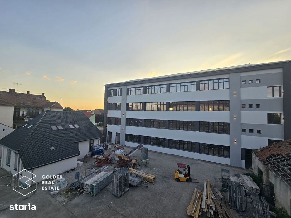 Cladire in centru cu 3 etaje, renovată, 100+locuri parcare