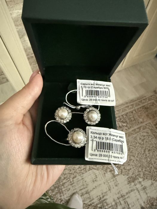 Продам новый серебряный комплект