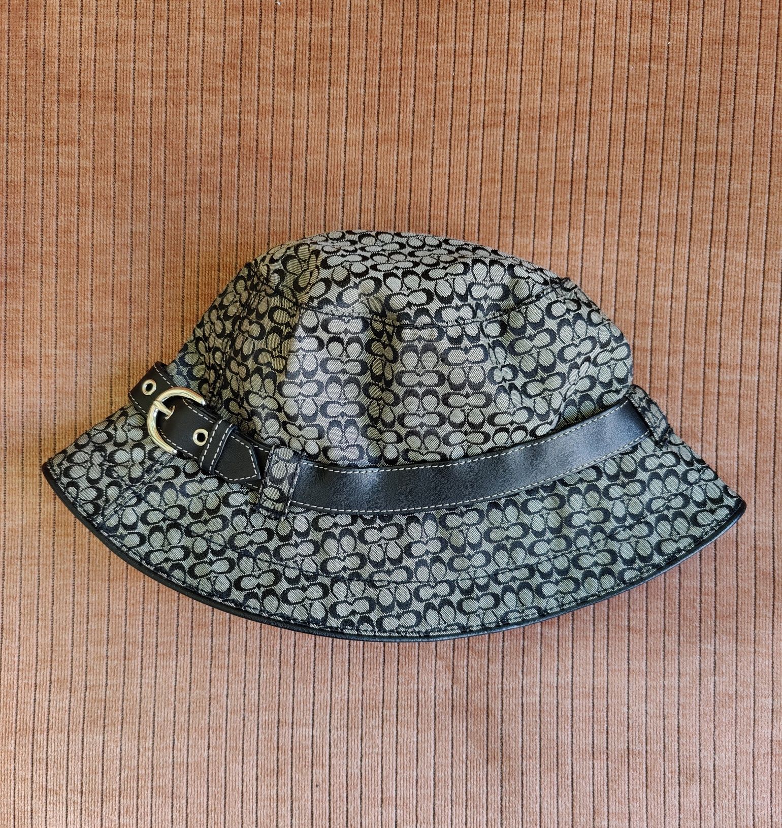 Оригинална шапка на COACH - Размер S