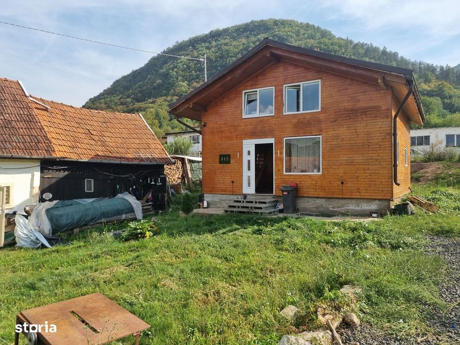 Proprietate cu 2 case,teren 787 mp,Băița,jud. Hunedoara