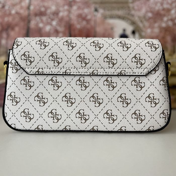 **НОВИ** Чанти Guess в 3 различни цвята с регулируеми дръжки