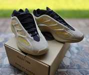 Yeezy 700 43 1/3