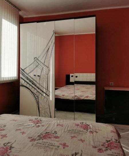 Дава се под наем Двустаен апартамент в Радомир - 64 кв.м за 306 € - Снимка #2