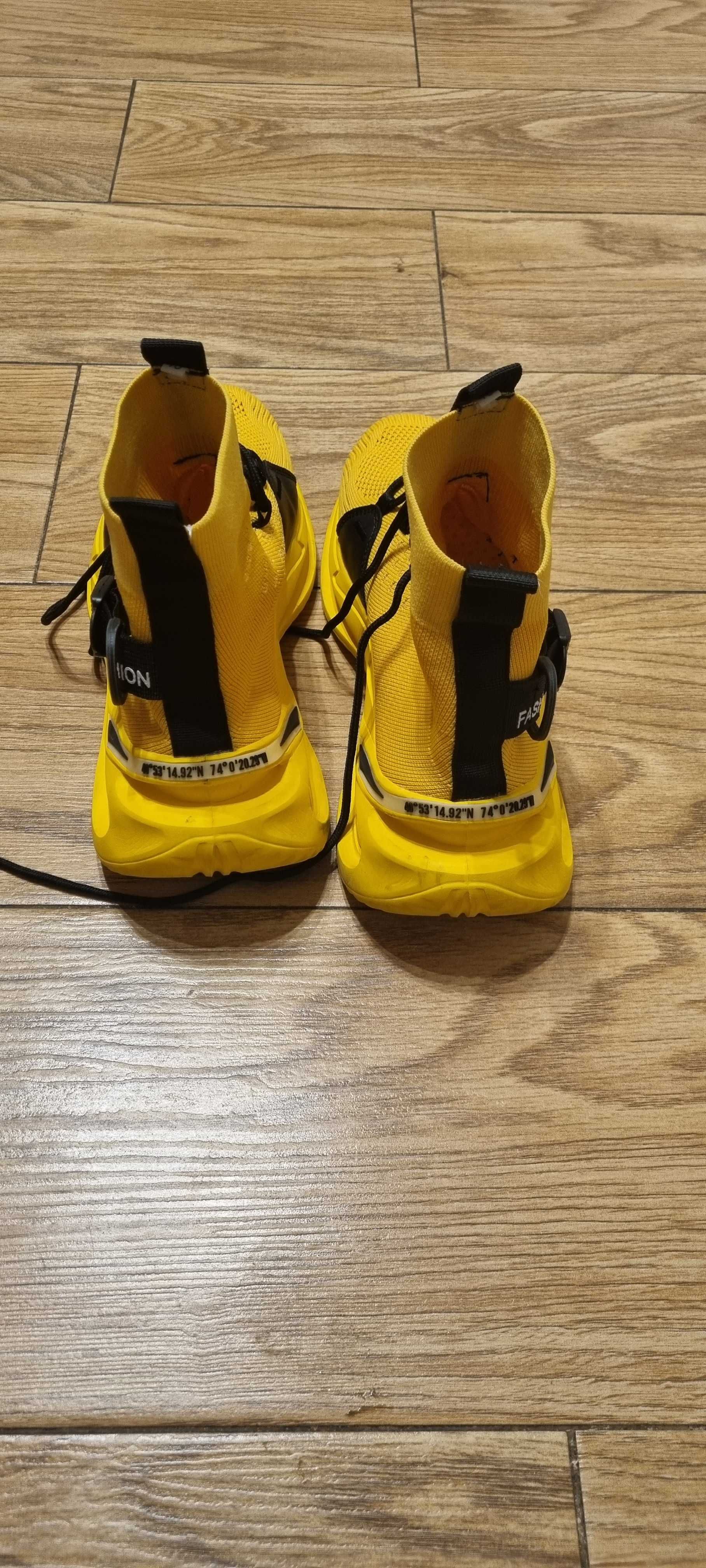 Pantofi sport cu talpa flexibila