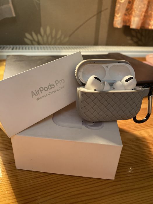 Оригинални слушалки AirPods Pro 2019 + калъф и кабел