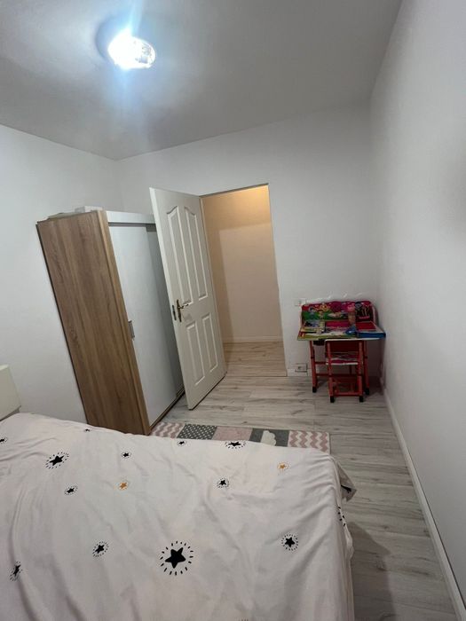 Vand apartament situat in Craiovita Noua zona Materna