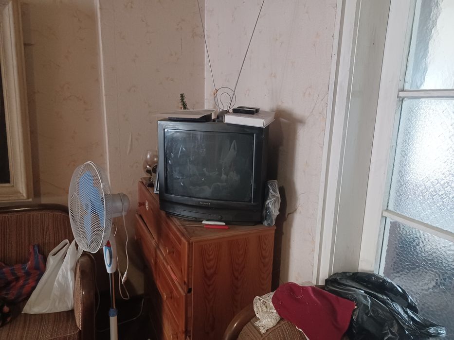 Два броя телевизори
