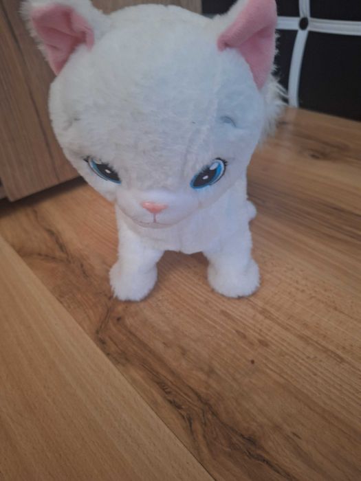 Продавам интерактивно зайче и коте