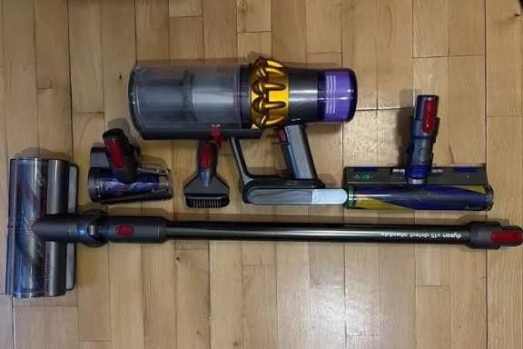 Пылесос Dyson V15 Detect Absolute - Уборка на новом уровне!