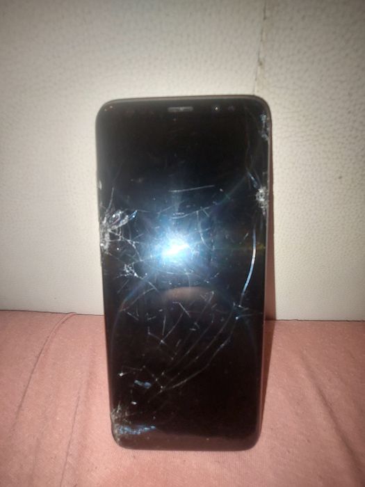 Vând 2 bucăți samsung s8 pentru piese
