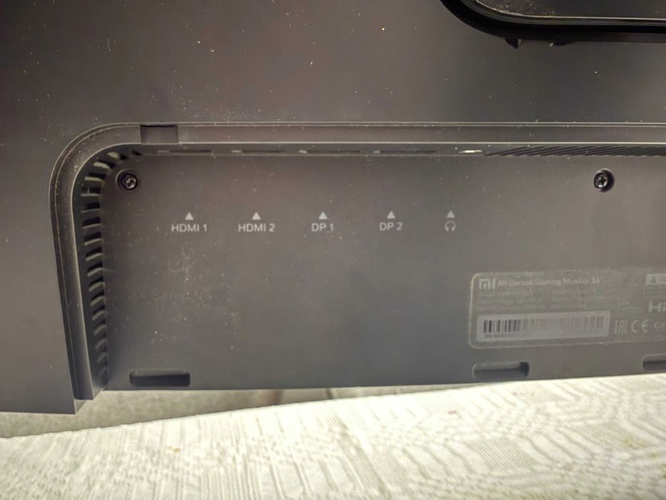 Monitor Xiaomi 34" ultrawide, 144Hz.