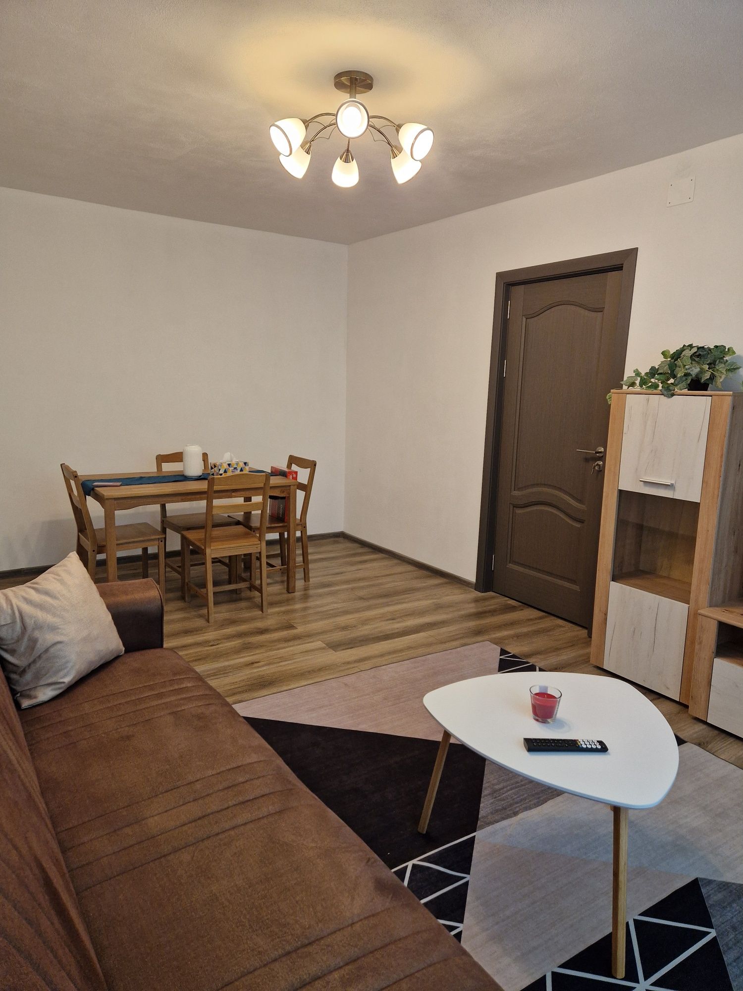 Închiriez apartament 2 camere,etajul 2,Negru Vodă,mobilat si utilat