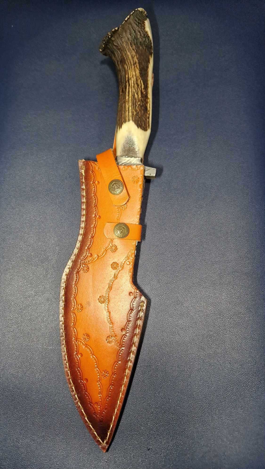 Масивен Нож от Дамаска стомана