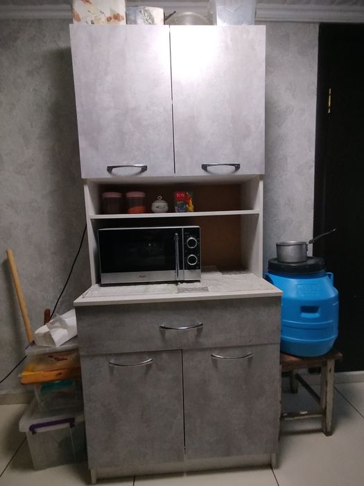 Кухонный вместительный шкаф