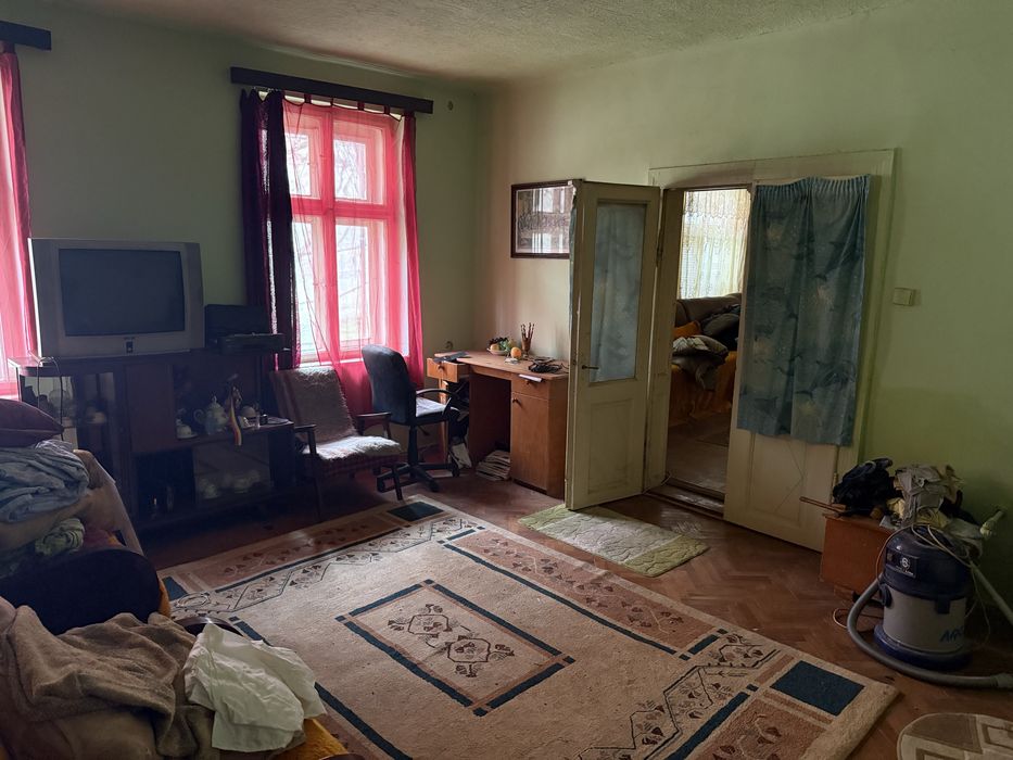 Vand casa in Reghin la curte comuna la pret de apartament in Reghin