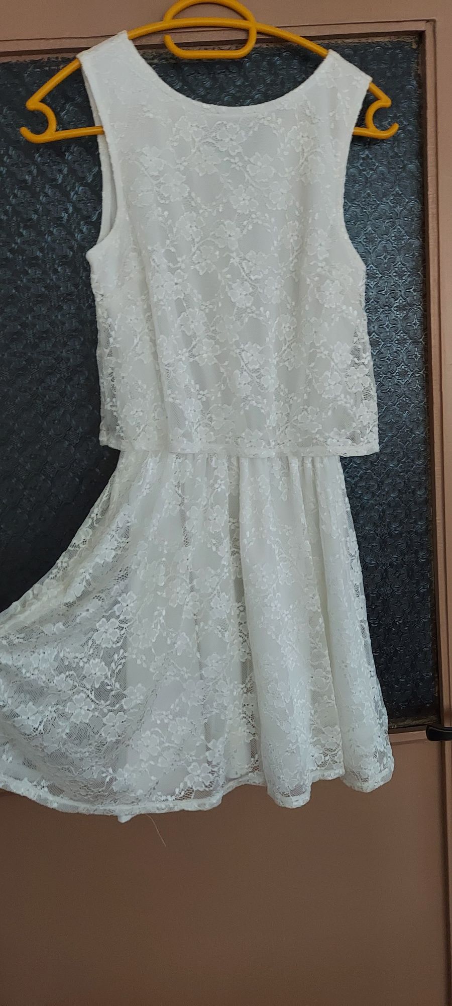 Бяла къса рокля :)