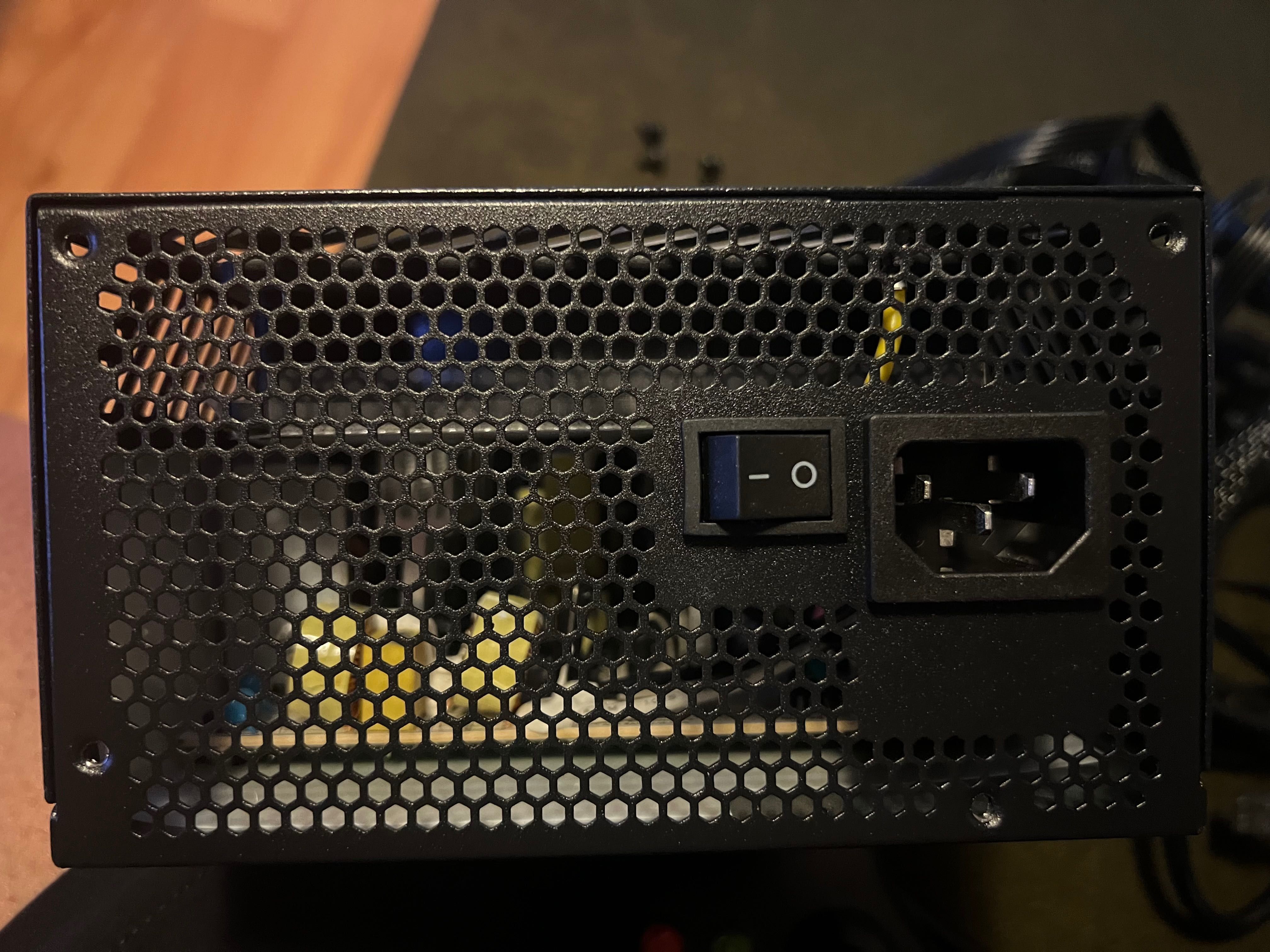 Захранване за компютър В ГАРАНЦИЯ Azza 650W