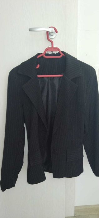 Sacou elegant negru cu dungi discrete marimea 38