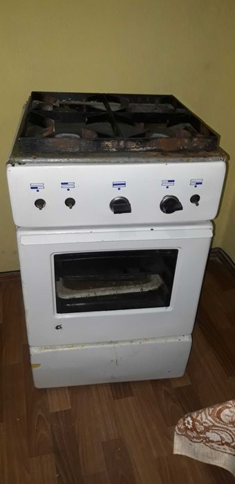 Газовая плита четырёх конфорки