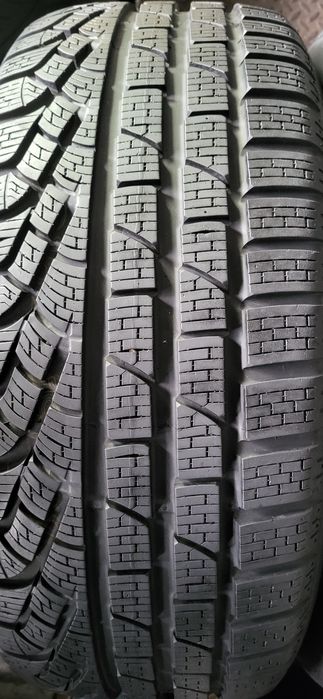 2 anvelope 235 45 18 pirelli winter 2017 7,6mm