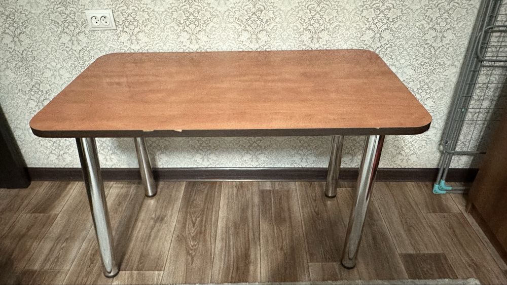 Отдам стол бесплатно