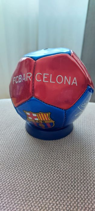 mini minge de fotbal FC Barcelona cu semnaturile jucatorilor..