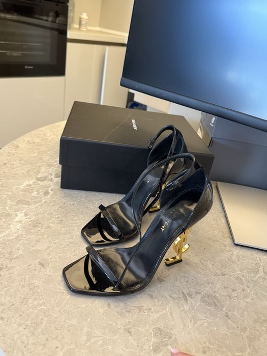 Saint Laurent Opyum black sandals 37