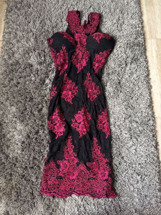 Vând rochie elegantă și sexy