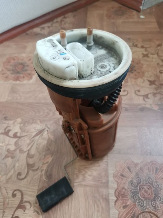 Бензонасос гольф 4 в сборе с топливной станцией, рабочий, оригинал