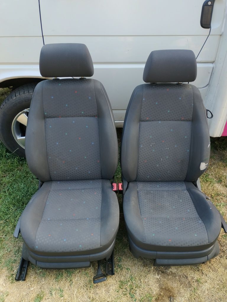 Ппродавам комплект седалки предни и задни за VW POLO 9N3