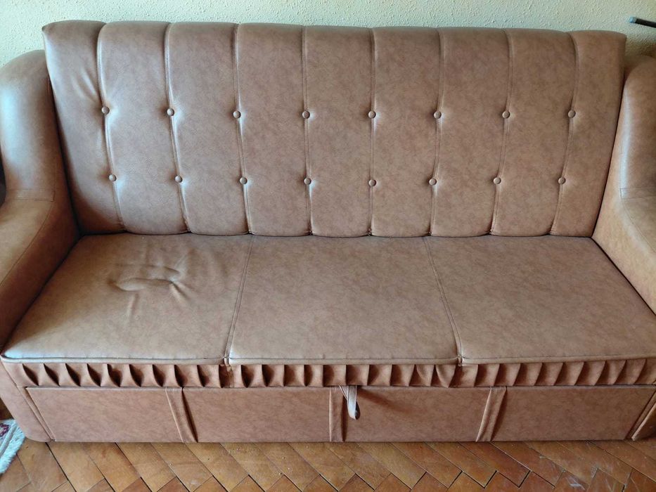 vând canapea din piele artificială