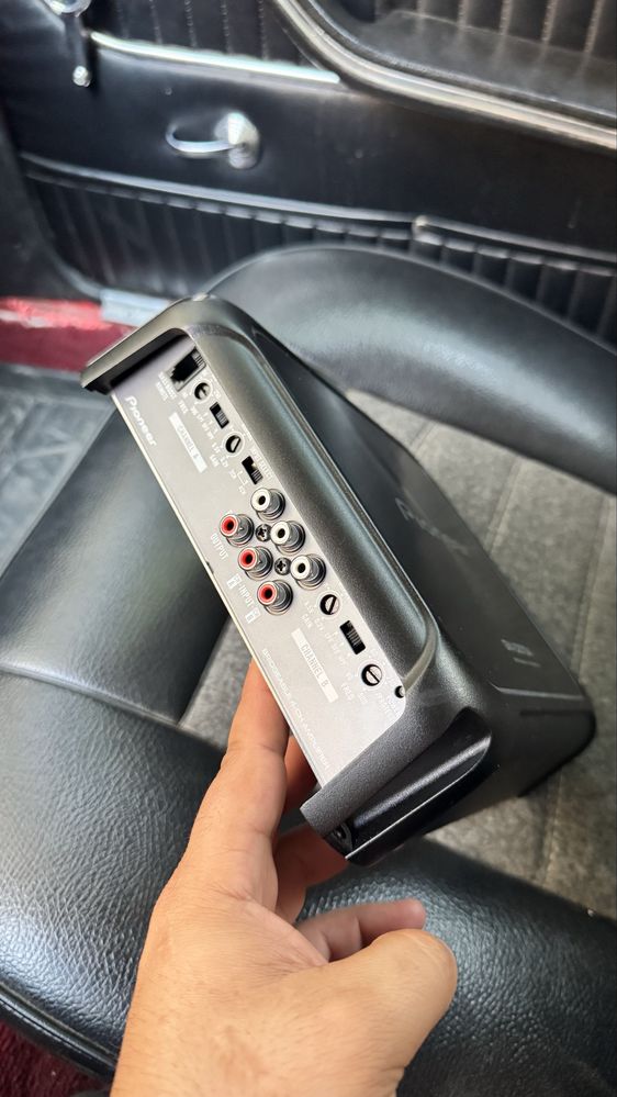 Usilitel Pioneer GM-D8704 D-class 4 kanal 1200W