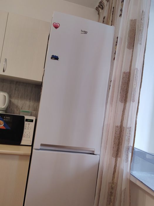 Продам холодильник Беко 2 метра