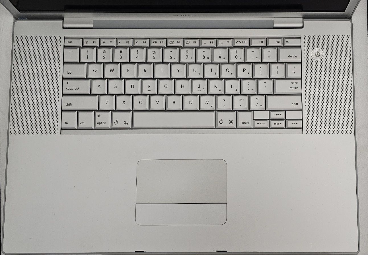 Apple MacBook Pro "Core 2 Duo" 2.5 17" 2008