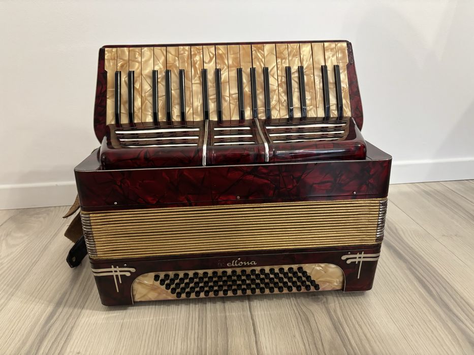 Acordeon Royal Sta dard Belona cu 80 basi