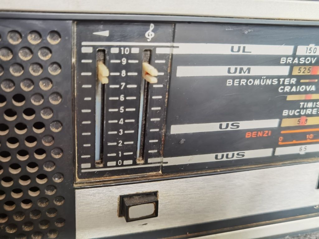 Radio vechi Royal S 734 T1. Tehnoton. 
Produs de Tehnoton.