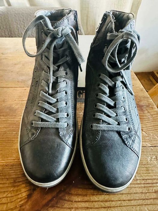 Продавам нови кожени мъжки кецове