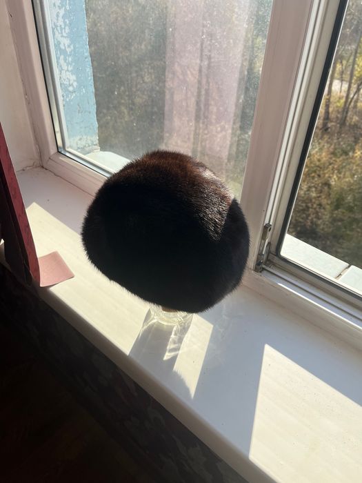 Продам шапку норковую женскую , мужскую (енот).