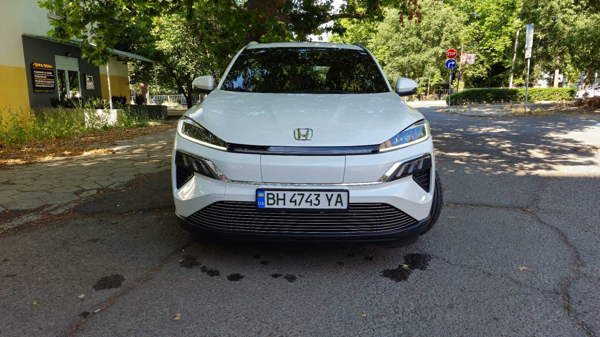 Продавам електрически автомобил Хонда.