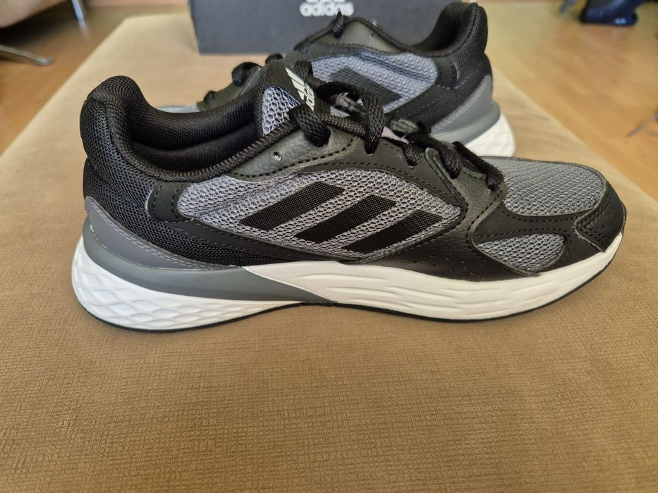 Маратонки Адидас 36 номер