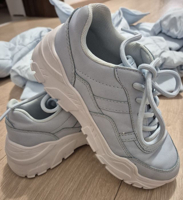 Geacă bomber Zara plus adidași pt 8 ani
