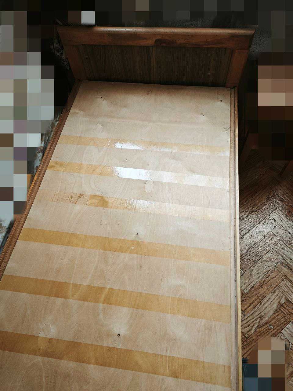 Продаю деревянные кровати 2 шт.