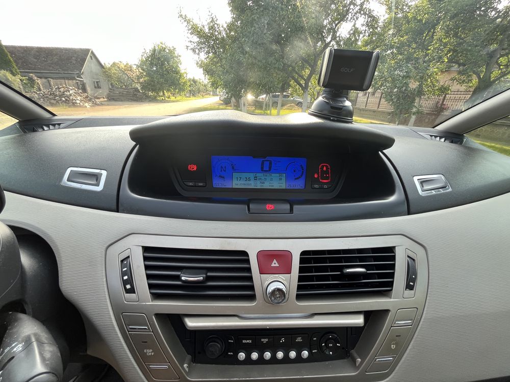 Mașină citroen c4 picasso