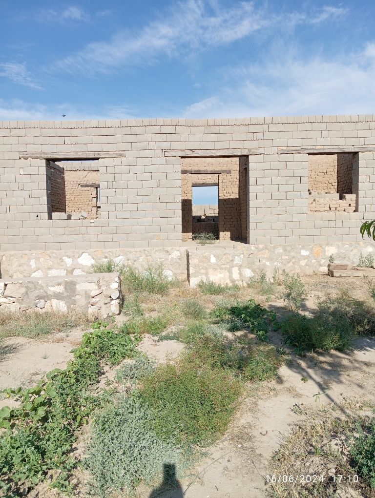 Uchastka sotiladi