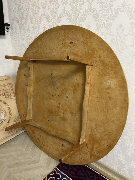 Круглый стол продается