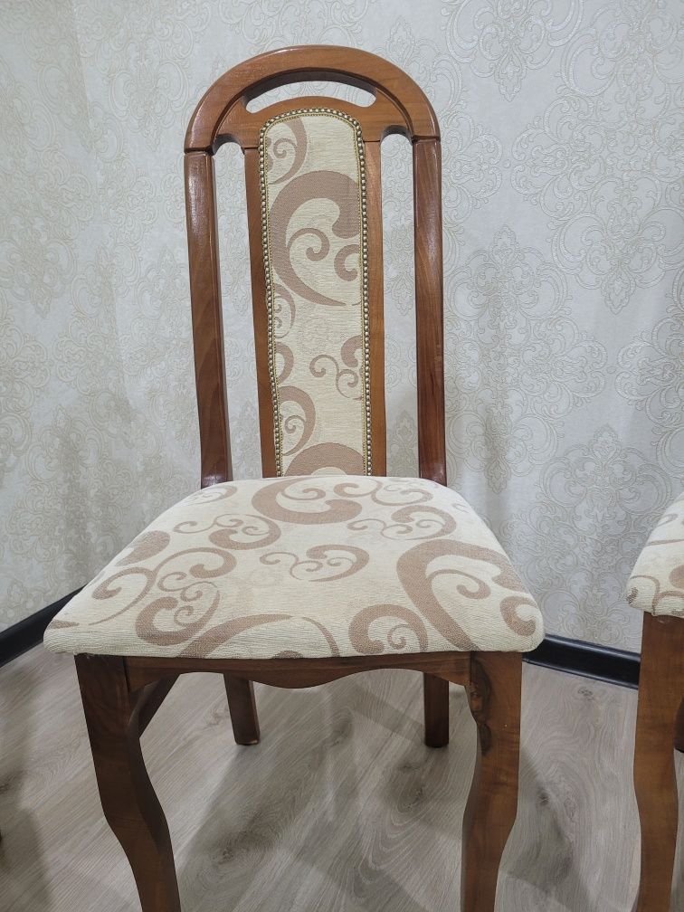 Продам стол и стулья