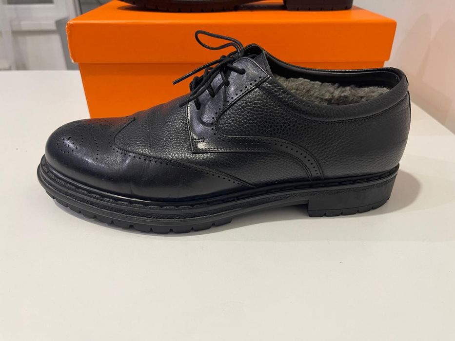 Продам зимнюю мужскую обувь