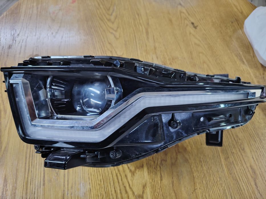 Far stângă ssangyong tores